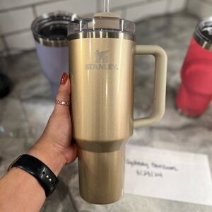 Stanley Elf Honey Talks